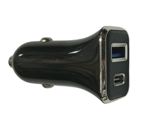 Imagen de CARGADOR PARA AUTO USB Y USB C TREQA