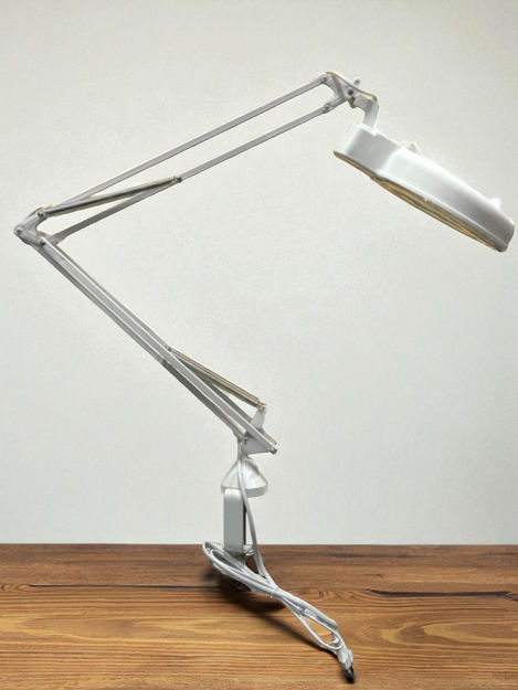 Imagen de LAMPARA LED CON LUPA DE MESA CON BRAZO